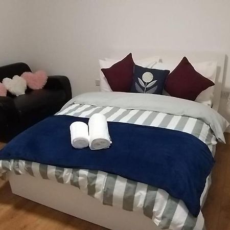 Stunning 1-Bed Apartment In Лондон Экстерьер фото