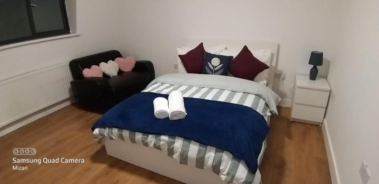 Stunning 1-Bed Apartment In Лондон Экстерьер фото