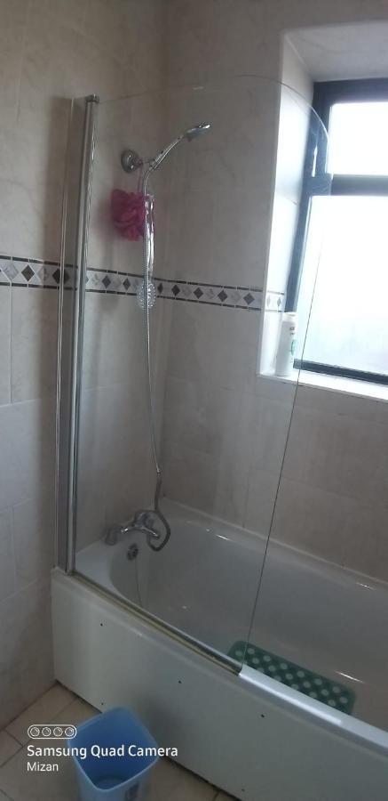 Stunning 1-Bed Apartment In Лондон Экстерьер фото