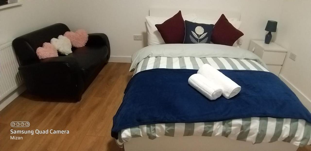 Stunning 1-Bed Apartment In Лондон Экстерьер фото