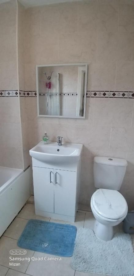 Stunning 1-Bed Apartment In Лондон Экстерьер фото